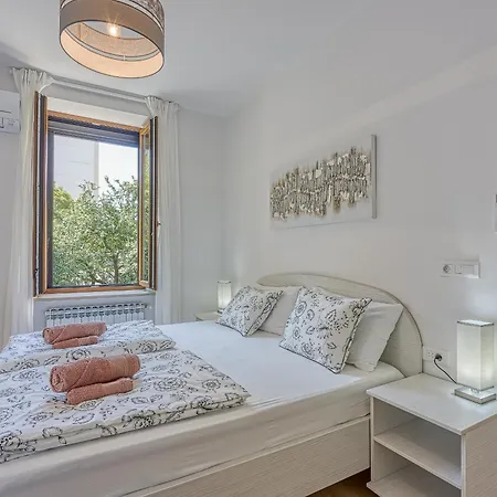 Litar Apartment *